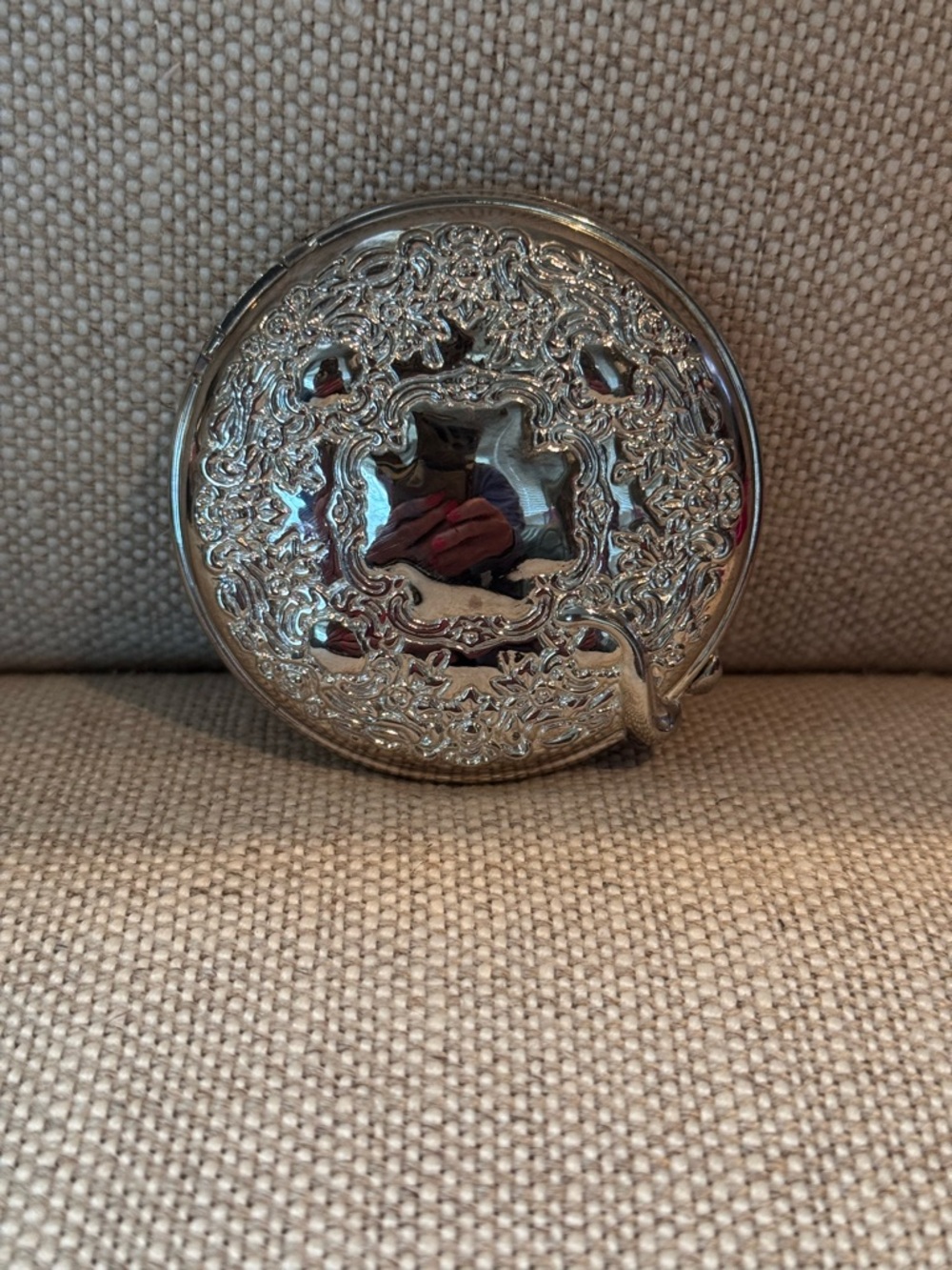 Ornate Silver color Decorative compact & Mirror - Elegant Accent